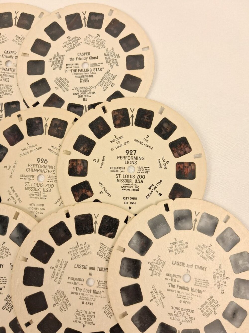 VTG GAF View-Master Red & White 3D Viewer With 14 Classic Reel Discs - Picture 11 of 15
